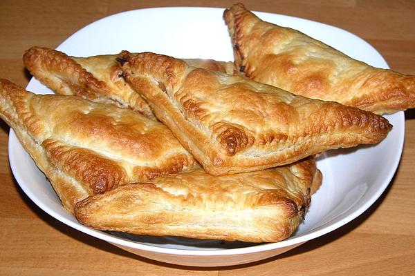 Filled Puff Pastry Pockets Apple and Cinnamon
