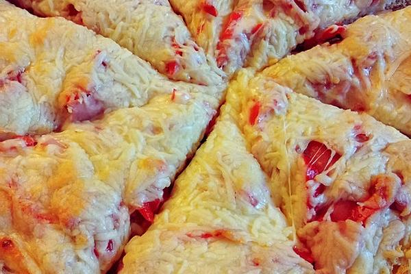 Flatbread Pizza with Processed Cheese