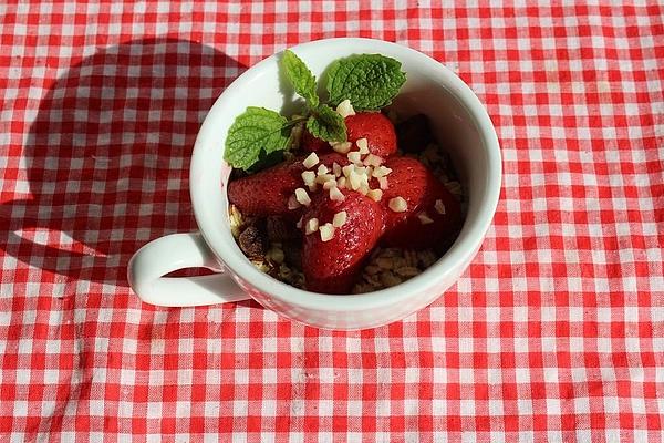 Flaxseed, Oat and Strawberry Muesli À La Gabi