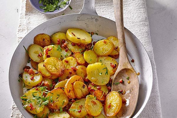 Fried Potatoes with Onions and Bacon