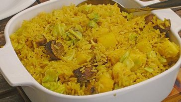 Fried Rice in Pineapple