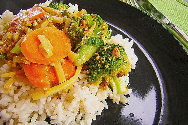 Fried Tofu with Vegetables in Coconut Milk
