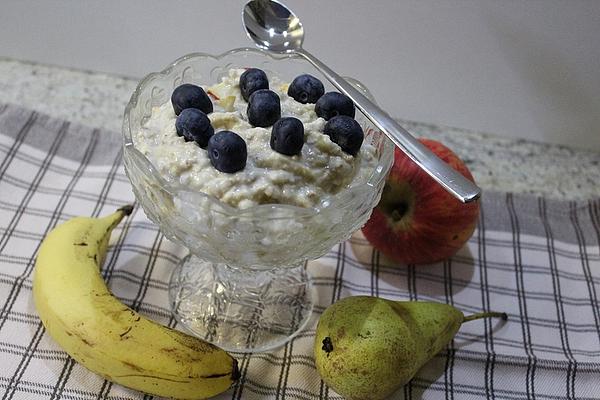 Fruity Yogurt with Oat Flakes