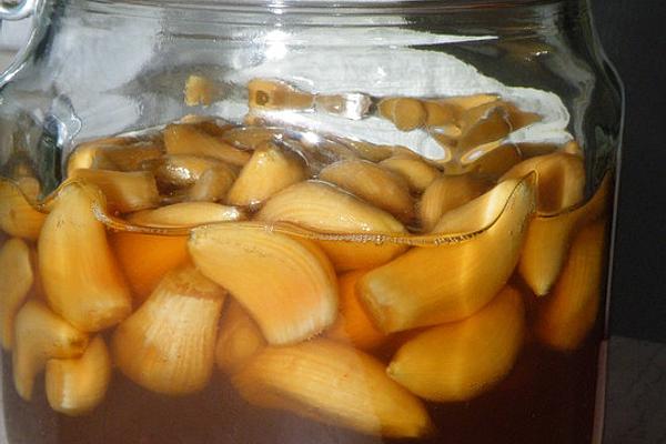 Garlic Fermented in Honey