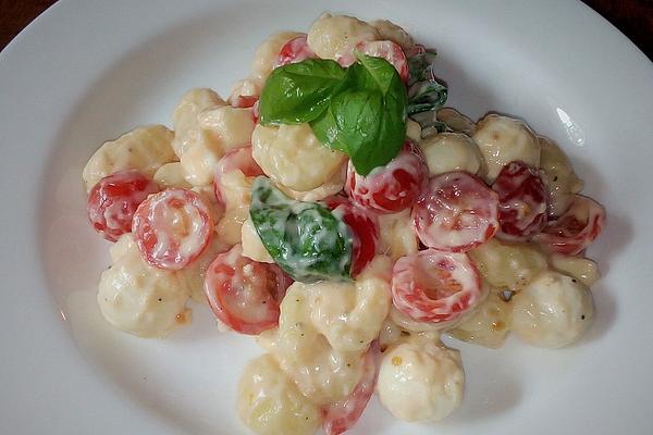 Gnocchi Salad with Tomato and Mozzarella