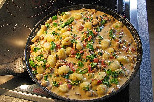 Gnocchi with Mushroom Turkey Breast Sauce