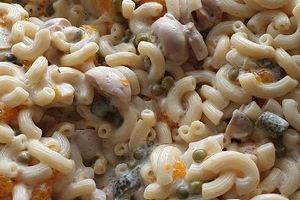 Grandma`s Pasta Salad with Tangerines and Peas