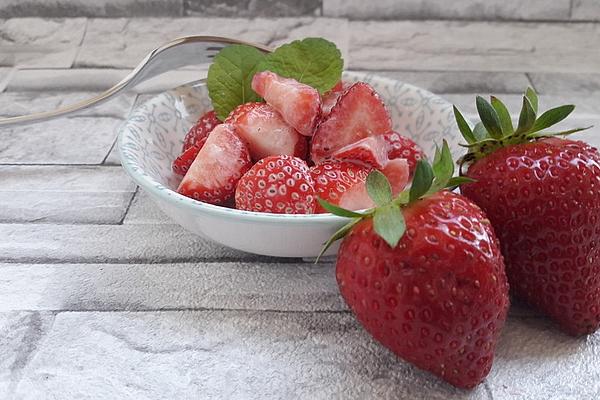 Grandma`s Simple Strawberry Dessert