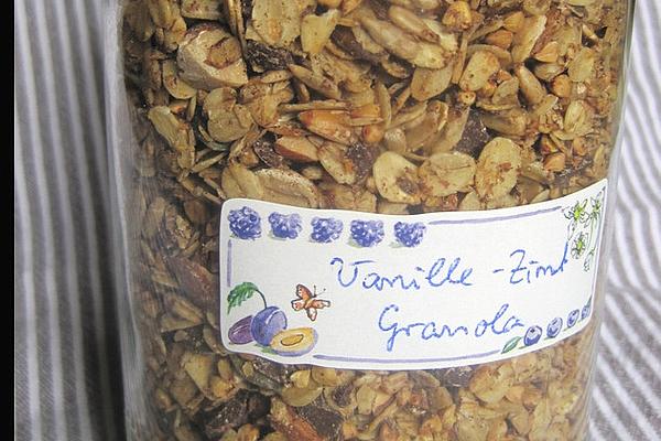 Granola with Vanilla and Cinnamon