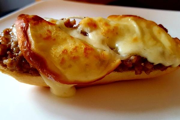 Gratinated Lower Rhine Mettbrötchen