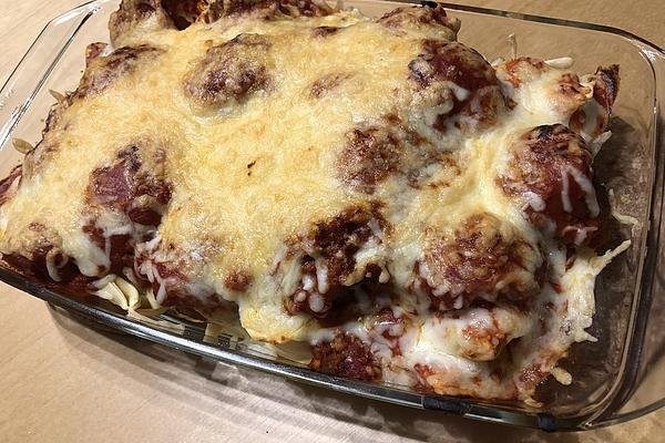 Gratinated Maultaschen with Meatballs.