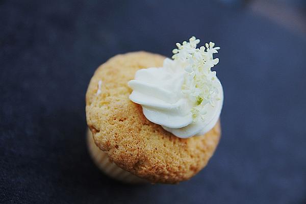 Great-grandma Adelheid`s Elderflower Cake