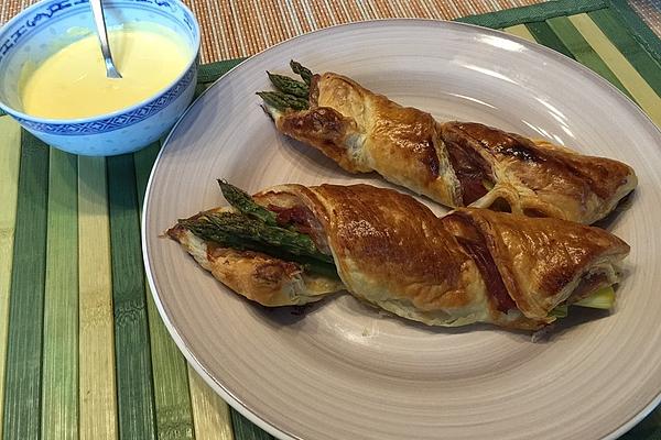 Green Asparagus in Puff Pastry