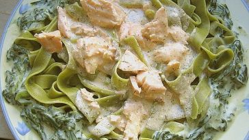 Green Ribbon Noodles with Salmon