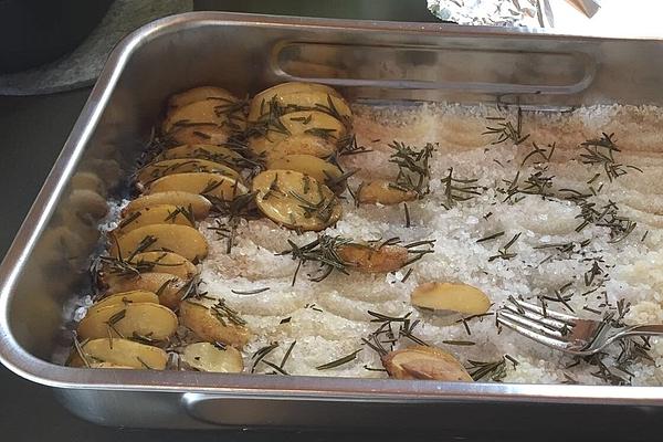 Grilled Potatoes with Rosemary on Salt Bed