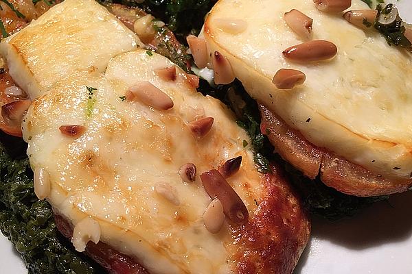 Halloumi in Spinach – Tomato Bed