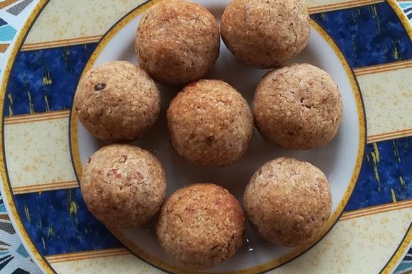 Hazelnut and Cinnamon Balls with Light Orange Flavor