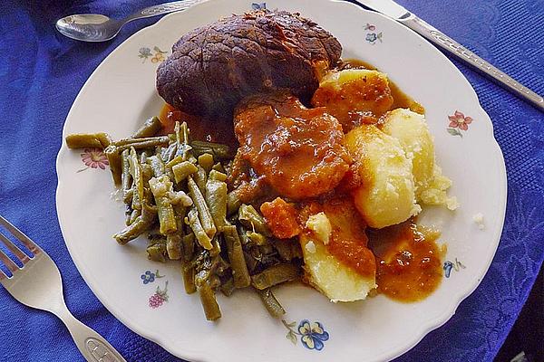 Hearty Beef Roulades with Parsley and Mashed Potatoes