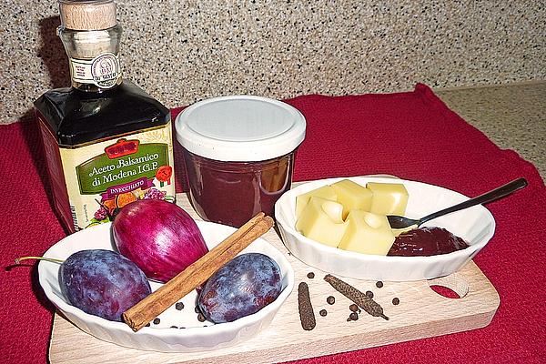 Hobbykos Tropea Onion Confit with Plums