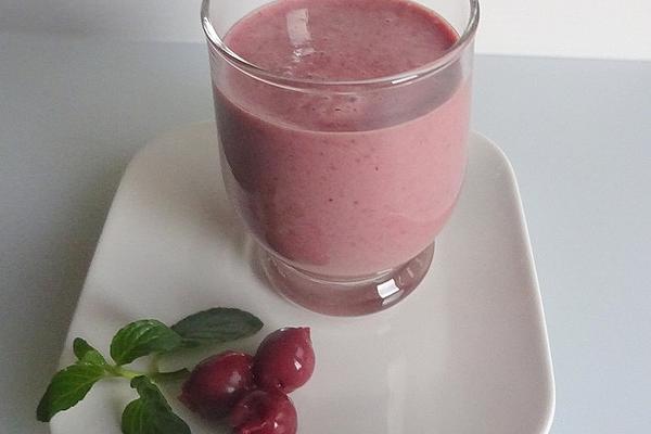 Ice-cold Cherry Drink