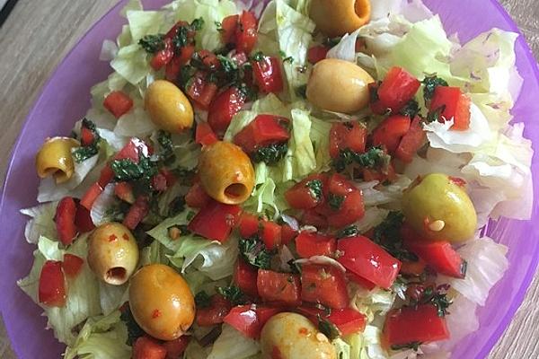Iceberg Lettuce with Delicious Salad Dressing