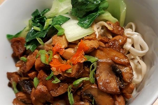 Indonesian Chicken Noodles – Mie Ayam