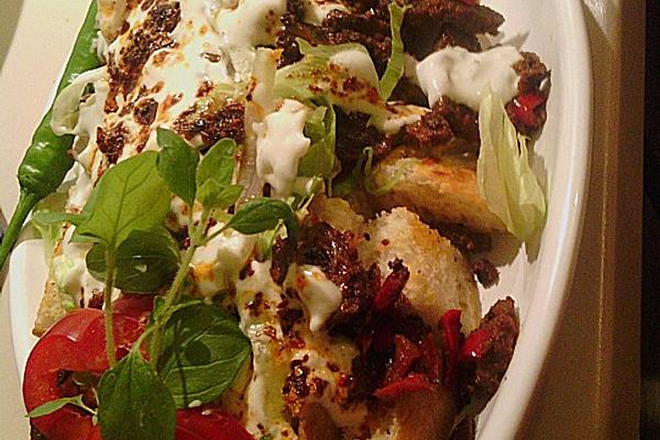 Iskender – Turkish Doner Kebab Preparation