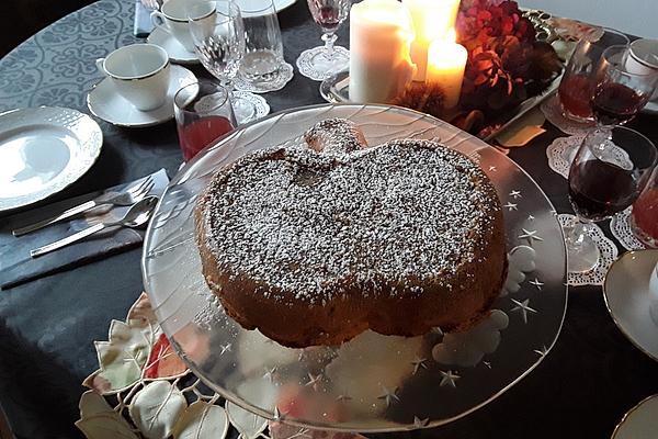 Juicy Apple Pie with Cinnamon and Maple Syrup