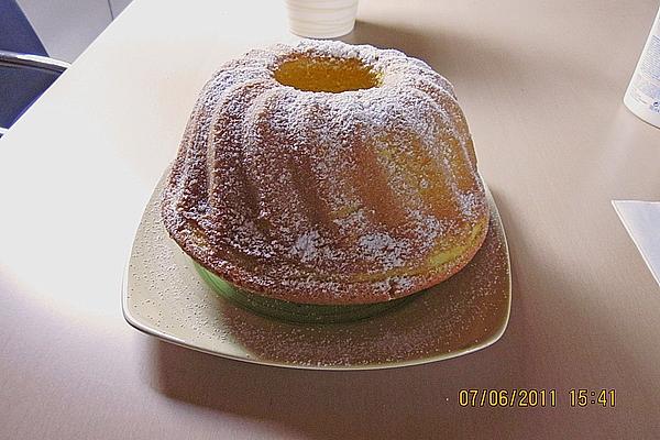 Juicy Egg Liqueur Yogurt Bundt Cake