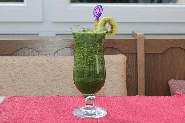 Kiwi and Vegetable Smoothie