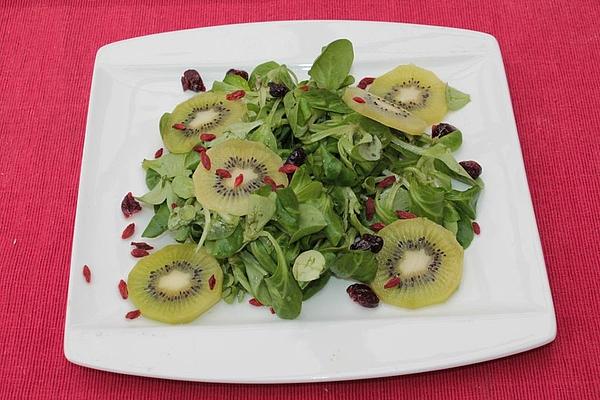 Kiwi Lamb`s Lettuce with Berries