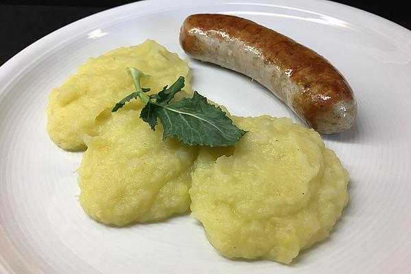 Kohlrabi Mashed Potatoes with Bratwurst À La Didi