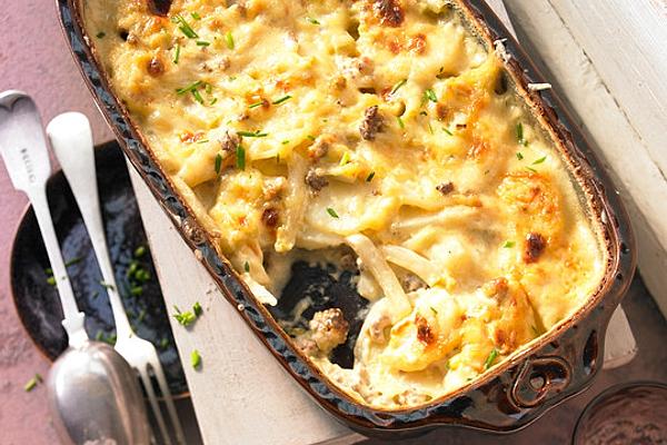 Kohlrabi, Potato and Minced Meat Gratin