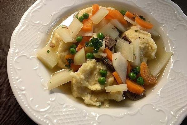 Kohlrabi Soup with Flour Sparrows