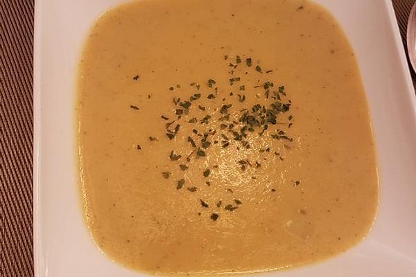 Kohlrabi, Zucchini and Coconut Soup