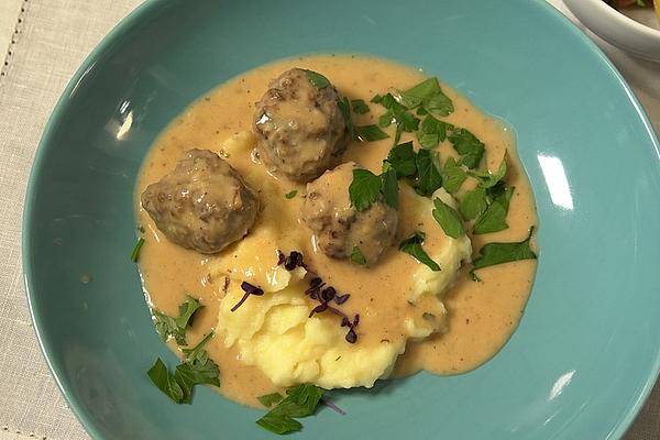 Köttbullar, Skinka, Potatoes and Red Cabbage Salad