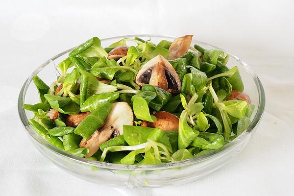 Lamb`s Lettuce with Fried Mushrooms and Bacon