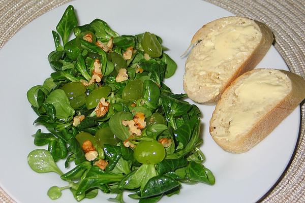 Lamb`s Lettuce with Grapes