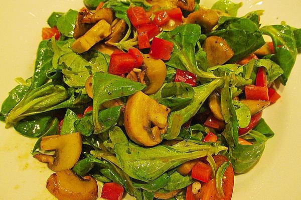 Lamb`s Lettuce with Hazelnut Balsamic Dressing