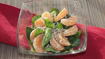 Lamb`s Lettuce with Vinegar / Oil Based Dressing