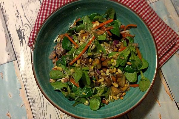 Lamb`s Lettuce with Mushrooms and Carrot