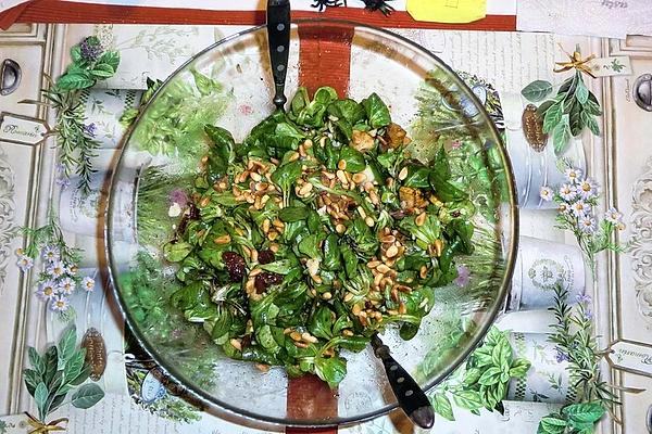 Lamb`s Lettuce with Pear, Sun-dried Tomatoes and Parmesan