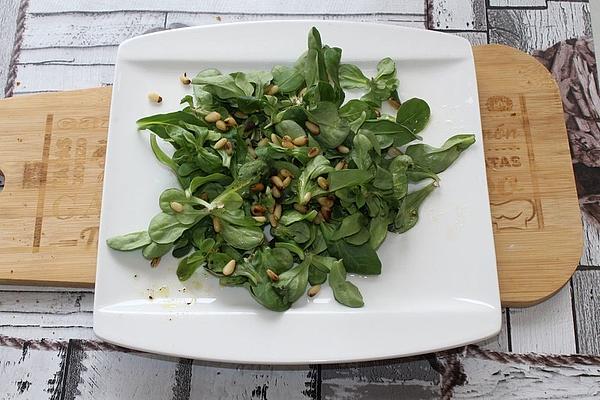 Lamb`s Lettuce with Pine Nuts