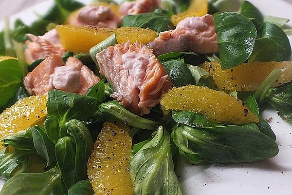 Lamb`s Lettuce with Salmon Fillet and Orange Dressing
