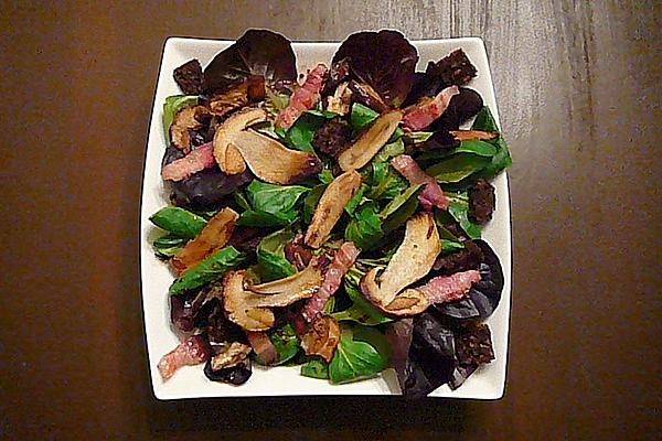 Lamb`s Lettuce with Sauteed Porcini Mushrooms and Bacon