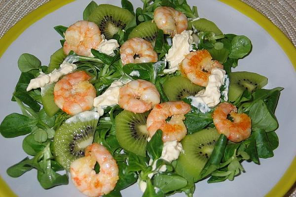 Lamb`s Lettuce with Shrimp and Kiwi Fruit