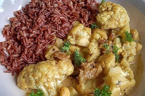 Low Carb Cauliflower and Peanut Curry