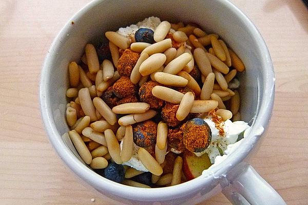 Low Carb Muesli with Low Fat Quark and Fruits