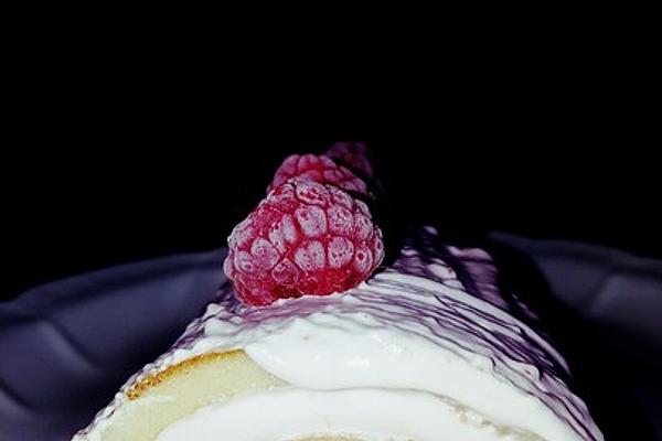 Low Carb Swiss Roll with Berries