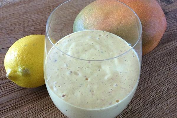 Mango and Gooseberry Smoothie